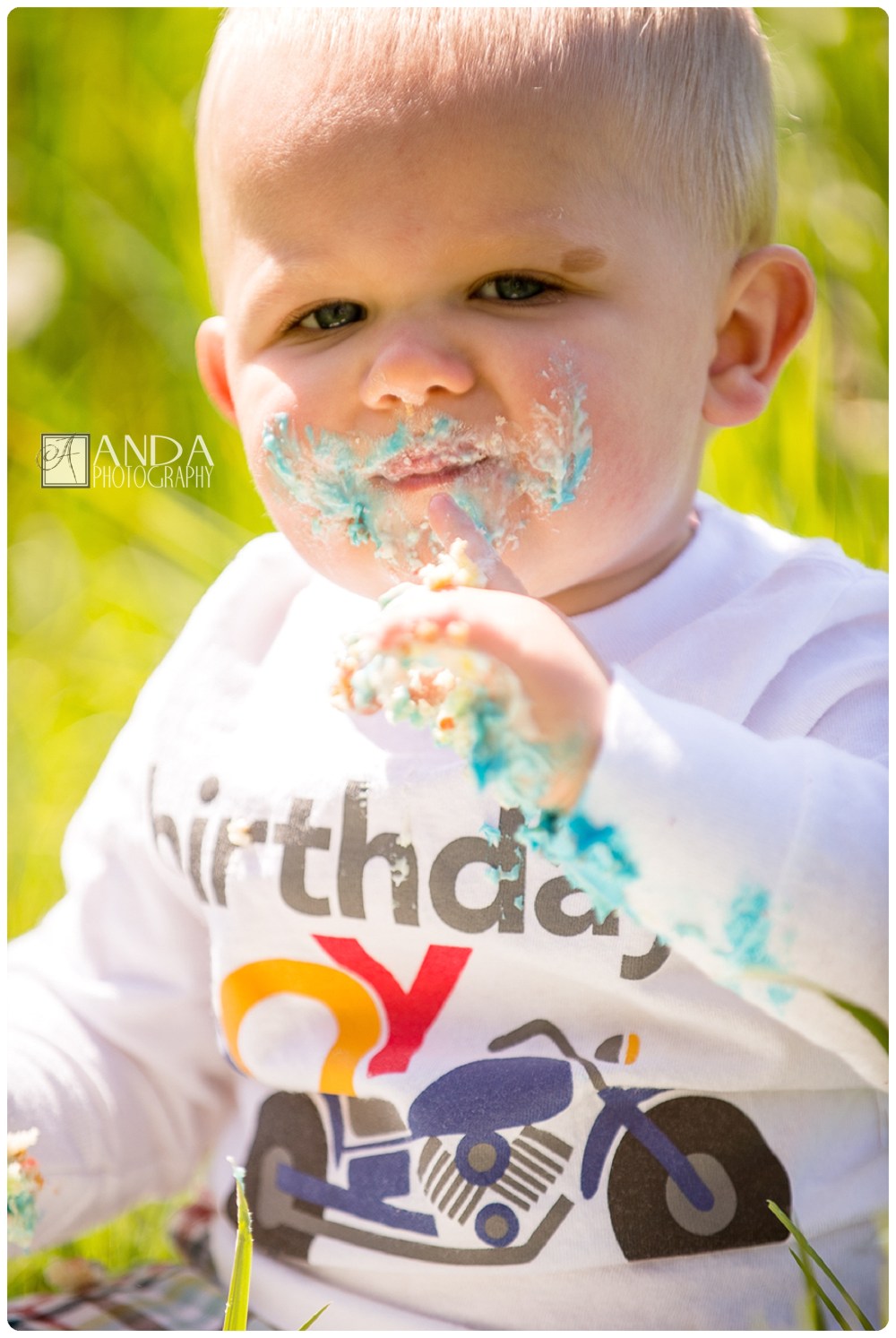 Anda Photography, creative photography, chic, artistic photography, unique photography, vibrant colors, lifestyle photography, on location photography, vibrant images, photojournalistic photography, casual photography style,  emotional images, Bellingham family photographer, Bellingham baby photography, Nate, Jen, Mikey, Mike, Darrah, Hovander park photo session, cake smash photo session