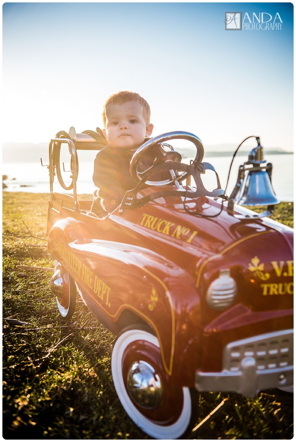 Anda Photography, creative photography, chic, artistic photography, unique photography, fall autumn wedding, vibrant colors, lifestyle photography, on location photography,  Bellingham Family photography, Bellingham child photography, creative unique family photography, vibrant images, photojournalistic photography, casual family photography style, emotional simple photography, Clayton, toddlers, Bellingham Christmas photos