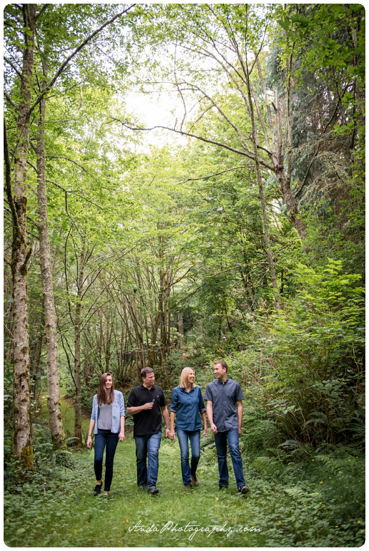 Bellingham family photographer Woodstock Farms family photos outdoor rural photos Wilkens_0003