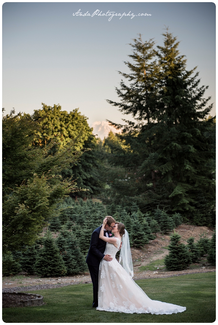 Bellingham wedding photographer Seattle wedding photographer Trinity Tree Fam wedding lifestyle wedding photography photojournalistic wedding photography_0053