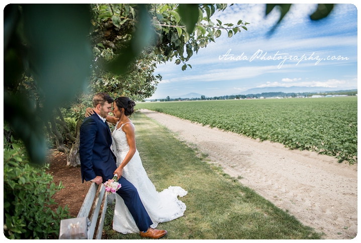Bellingham wedding photographer Skagit wedding photographer Seattle wedding photographer Maplehurst Farm wedding lifestyle wedding photography photojournalistic wedding photography_0020c