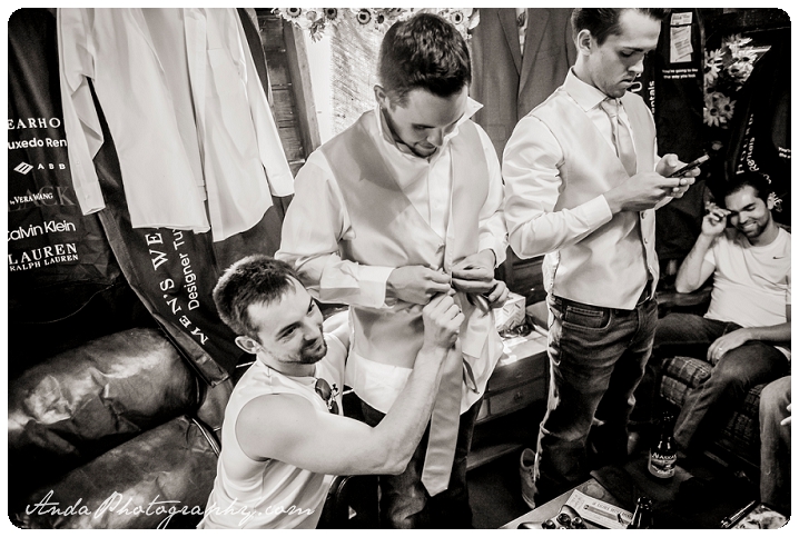 Bellingham wedding photographer Seattle wedding photographer Wine & Roses Estate wedding country chic wedding decor rustic country wedding photos_0009