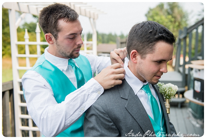 Bellingham wedding photographer Seattle wedding photographer Wine & Roses Estate wedding country chic wedding decor rustic country wedding photos_0011