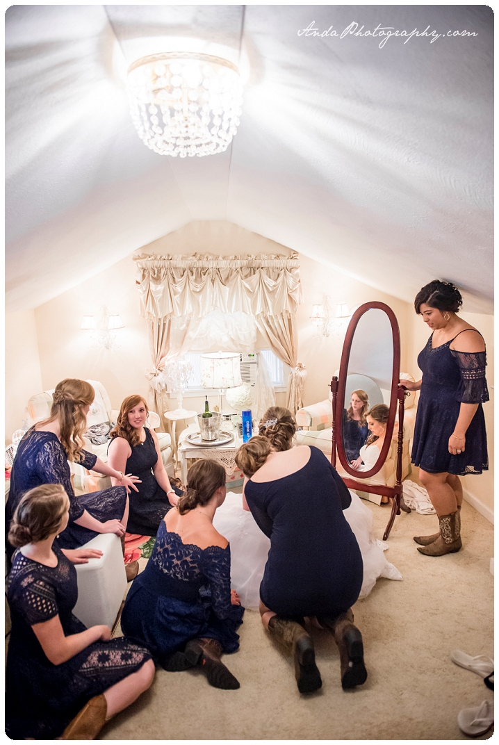 Bellingham wedding photographer Seattle wedding photographer Wine & Roses Estate wedding country chic wedding decor rustic country wedding photos_0013