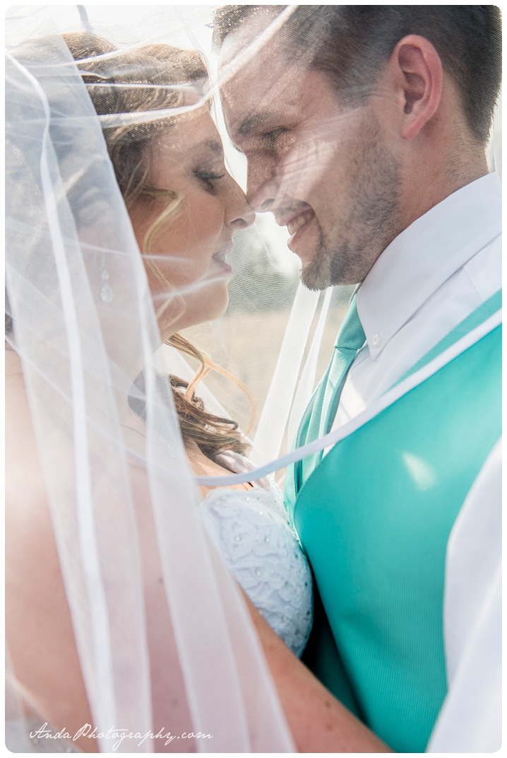 Bellingham wedding photographer Seattle wedding photographer Wine & Roses Estate wedding country chic wedding decor rustic country wedding photos_0019