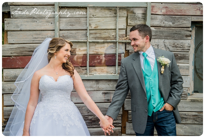 Bellingham wedding photographer Seattle wedding photographer Wine & Roses Estate wedding country chic wedding decor rustic country wedding photos_0020