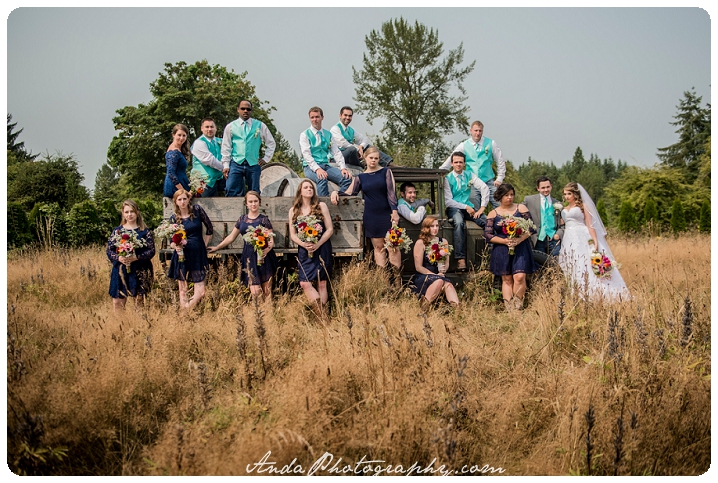 Bellingham wedding photographer Seattle wedding photographer Wine & Roses Estate wedding country chic wedding decor rustic country wedding photos_0024