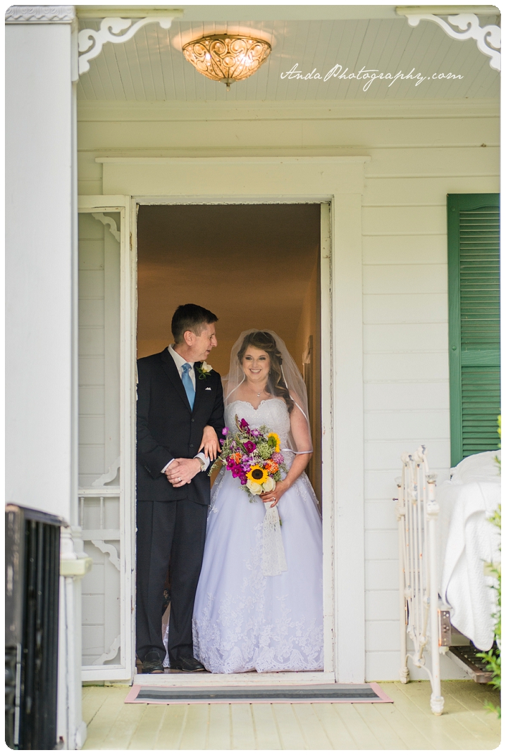Bellingham wedding photographer Seattle wedding photographer Wine & Roses Estate wedding country chic wedding decor rustic country wedding photos_0031