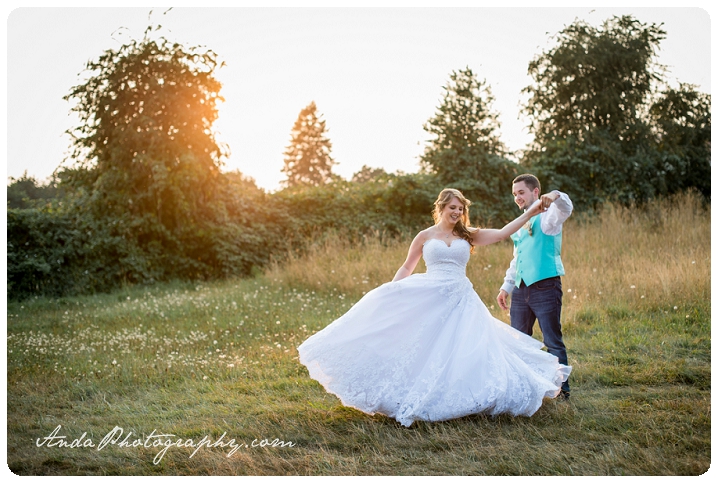 Bellingham wedding photographer Seattle wedding photographer Wine & Roses Estate wedding country chic wedding decor rustic country wedding photos_0076