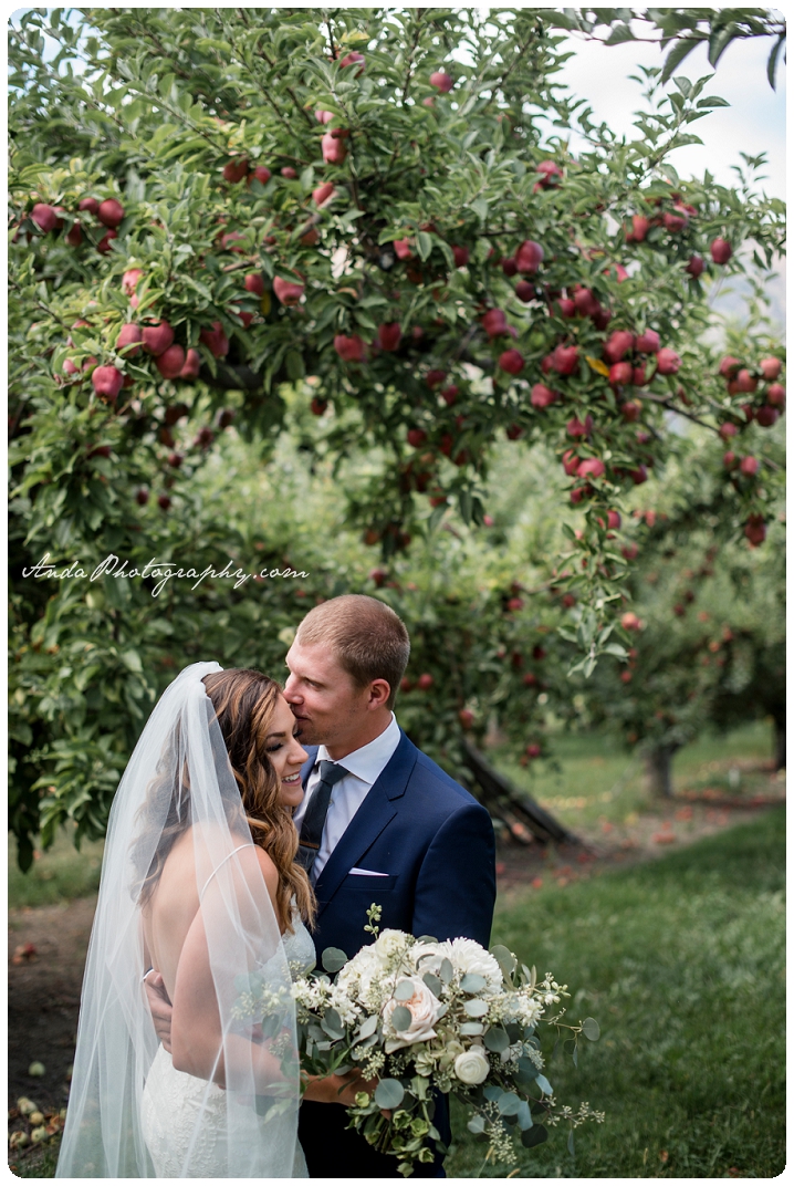 Bellingham wedding photographer Lake Chelan wedding photographer Anda Photography lifestyle wedding photography Greens Landing Wedding_0027