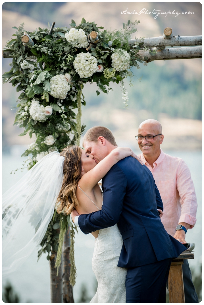 Bellingham wedding photographer Lake Chelan wedding photographer Anda Photography lifestyle wedding photography Greens Landing Wedding_0051