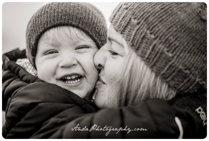 Bellingham family photographer Bellingham child photographer Bellingham lifestyle family photographer hovander family photos fall family photos playing in the leaves_0006