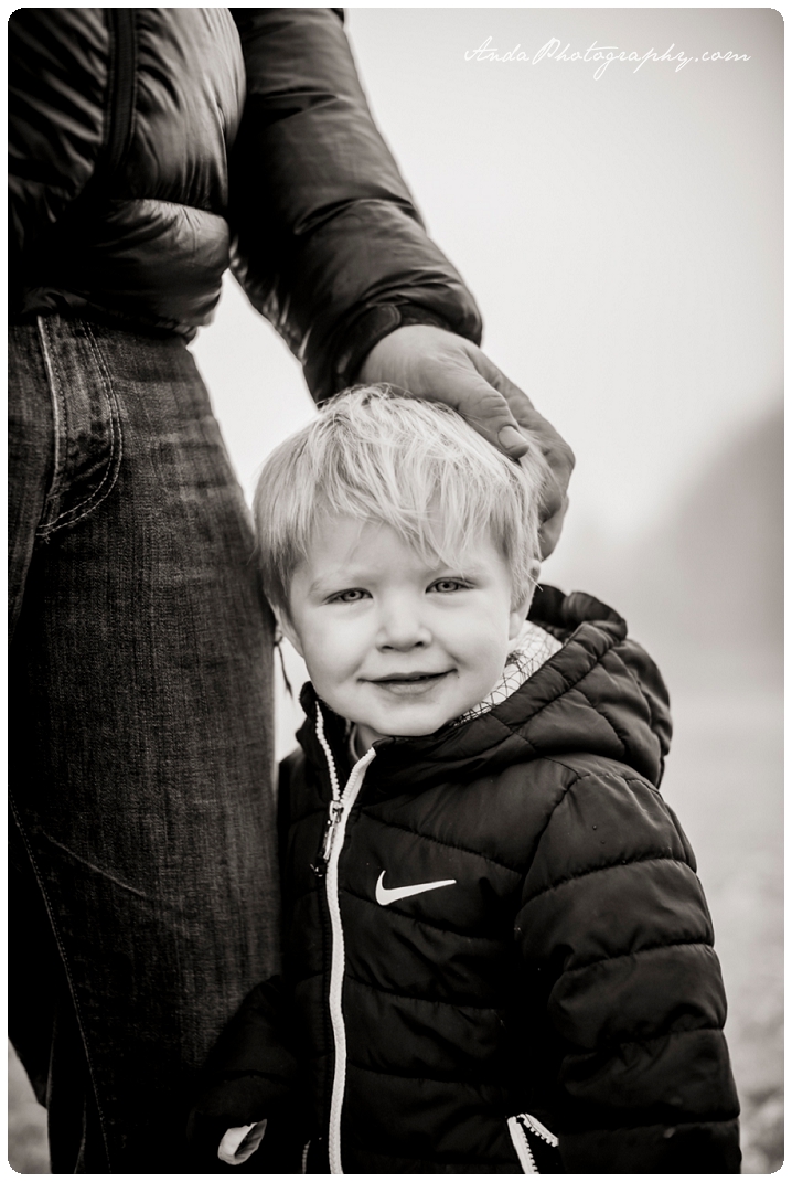 Bellingham family photographer Bellingham child photographer Bellingham lifestyle family photographer hovander family photos fall family photos playing in the leaves_0008