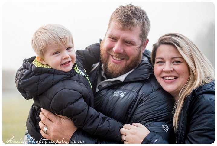 Bellingham family photographer Bellingham child photographer Bellingham lifestyle family photographer hovander family photos fall family photos playing in the leaves_0014
