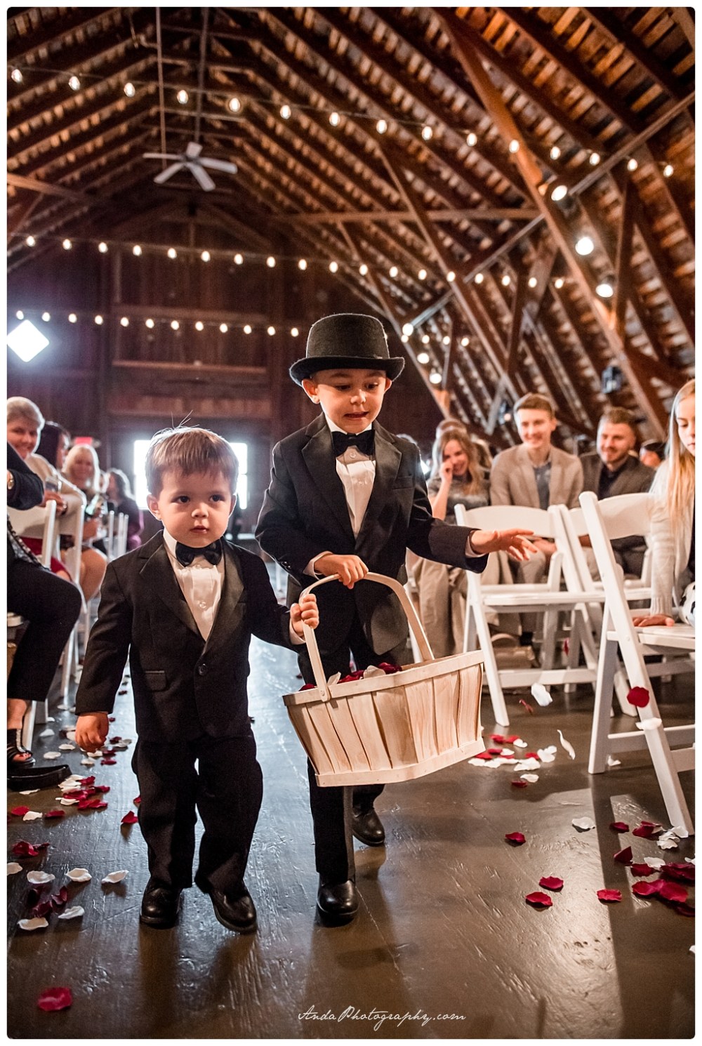 Anda Photography Bellingham Wedding Photographers Seattle Wedding Photographers StilleyBrook Farms Wedding Lifestyle Wedding Photography_0022.jpg