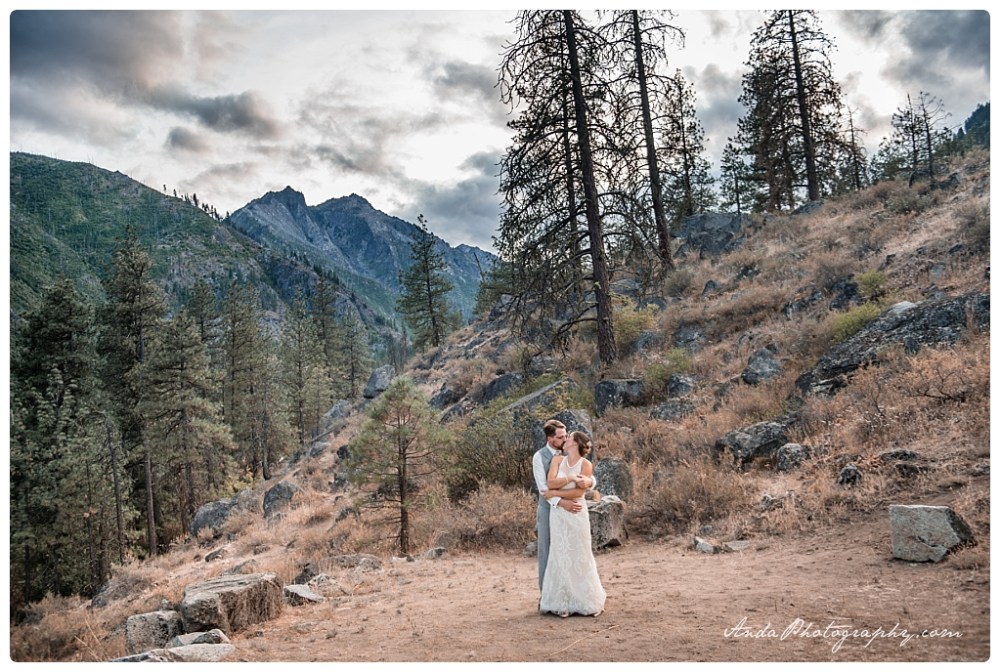 Anda Photography Bellingham wedding photography Bellingham lifestyle wedding photographer Seattle wedding photographers Sleeping Lady Resort Leavenworth wedding_0014d