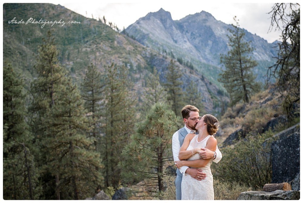 Anda Photography Bellingham wedding photography Bellingham lifestyle wedding photographer Seattle wedding photographers Sleeping Lady Resort Leavenworth wedding_0065b
