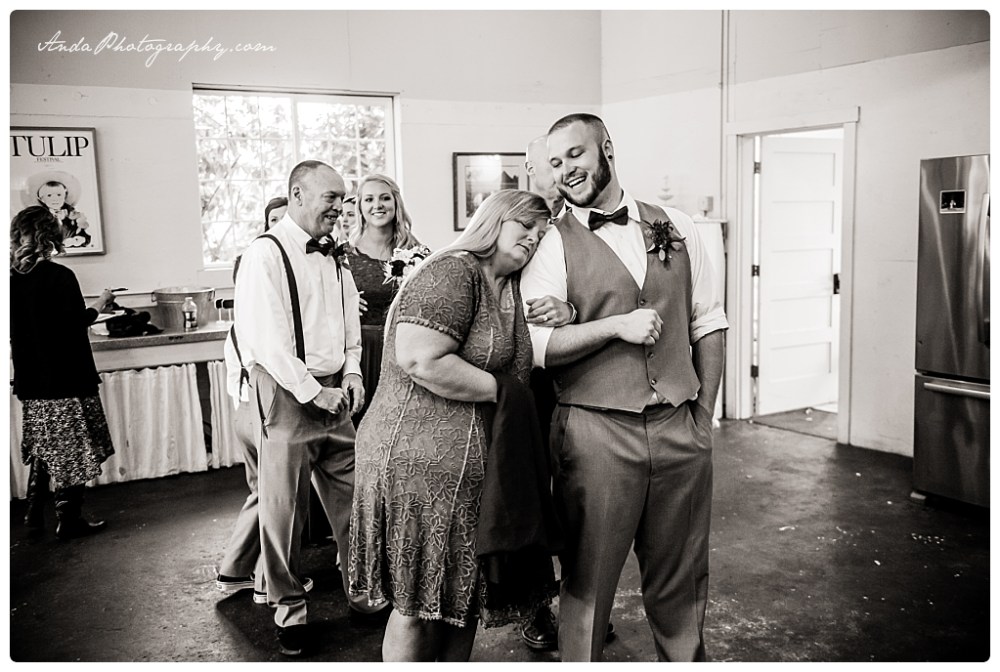 Anda Photography Bellingham wedding photography Bellingham lifestyle wedding photographer Maplehurst Farms_0052