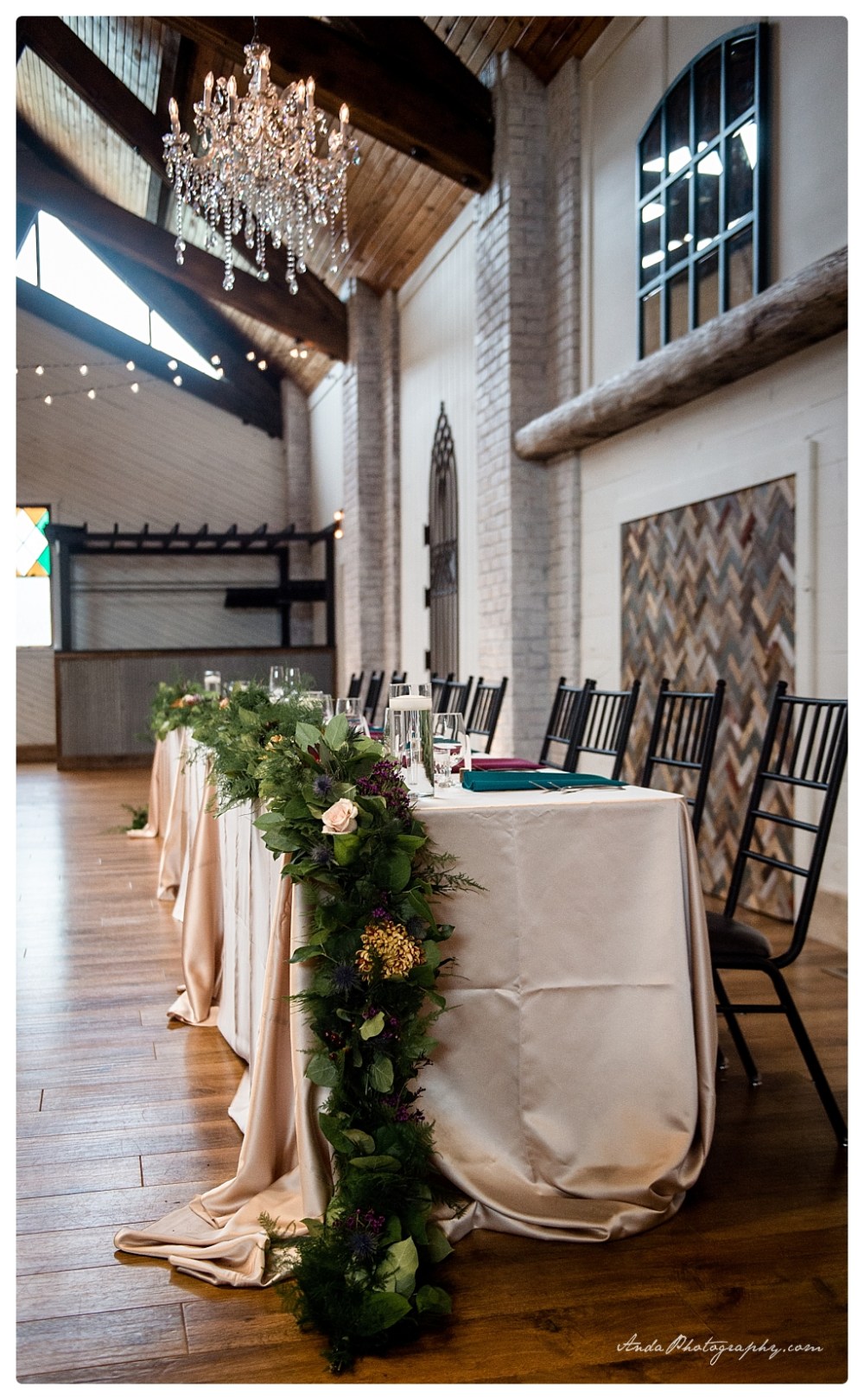 Anda Photography Bellingham wedding photographer Little Log House Pioneer Village Wedding lifestyle wedding photographer Minneapolois Wedding Photographer travel wedding photographer_0004