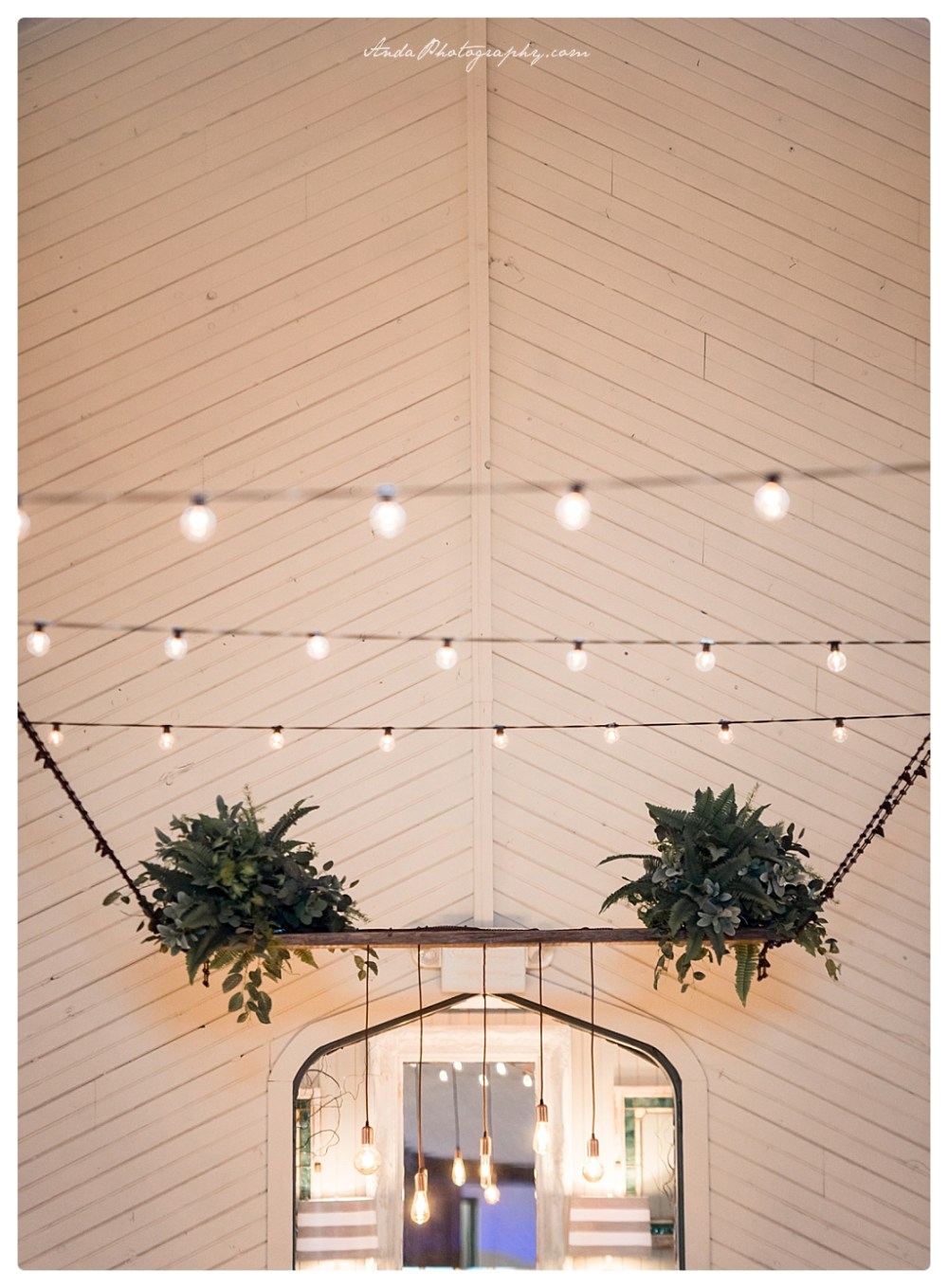 Anda Photography Bellingham wedding photographer Little Log House Pioneer Village Wedding lifestyle wedding photographer Minneapolois Wedding Photographer travel wedding photographer_0017