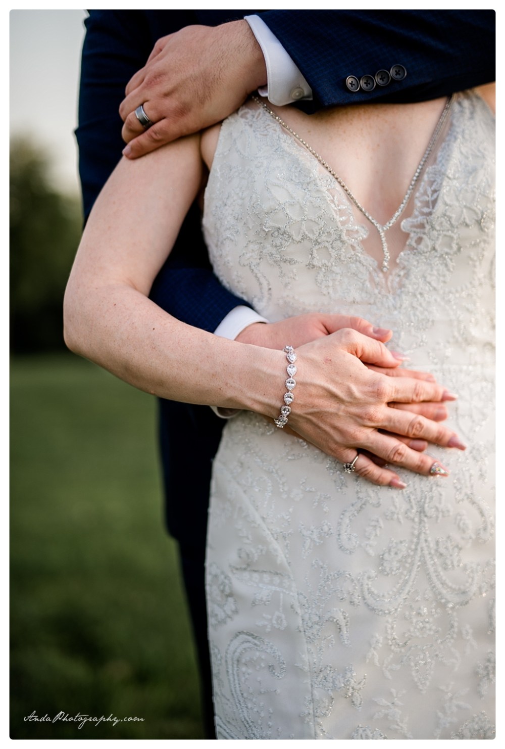 Anda Photography Bellingham wedding photographer Little Log House Pioneer Village Wedding lifestyle wedding photographer Minneapolois Wedding Photographer travel wedding photographer_0018