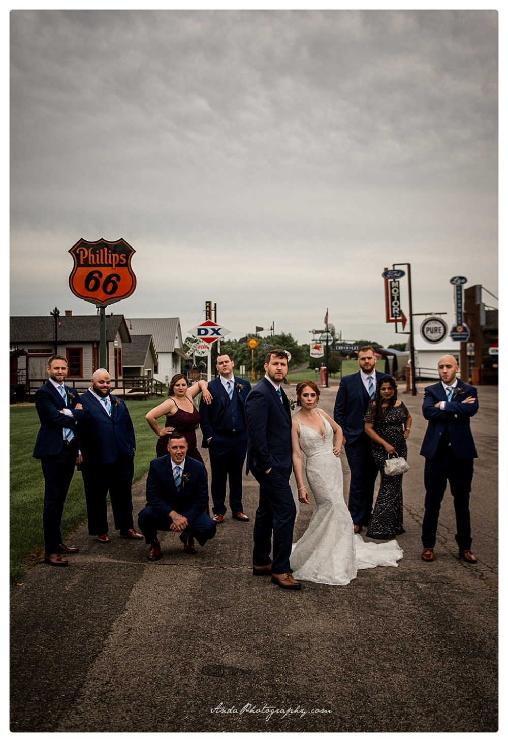 Anda Photography Bellingham wedding photographer Little Log House Pioneer Village Wedding lifestyle wedding photographer Minneapolois Wedding Photographer travel wedding photographer_0019