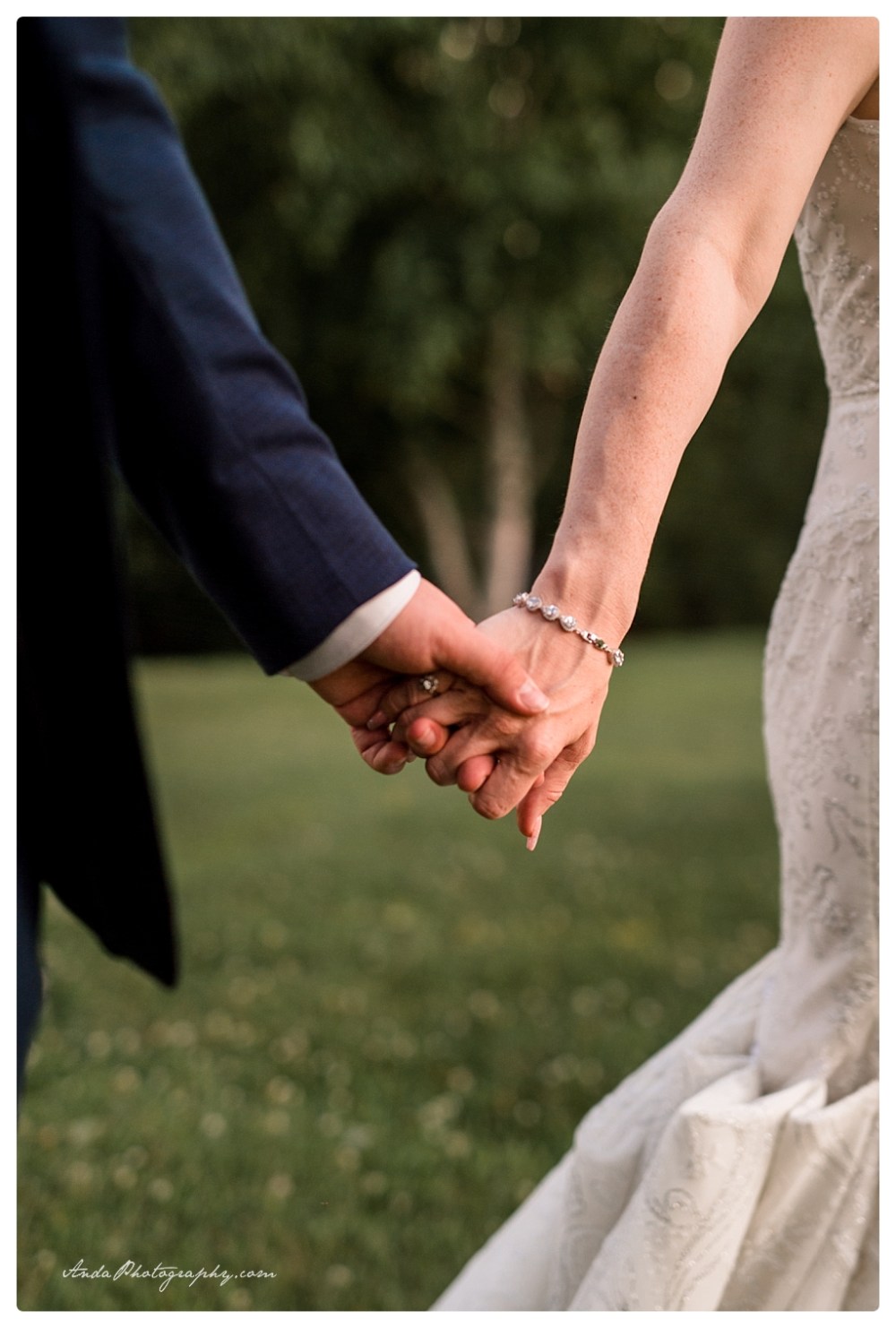 Anda Photography Bellingham wedding photographer Little Log House Pioneer Village Wedding lifestyle wedding photographer Minneapolois Wedding Photographer travel wedding photographer_0023