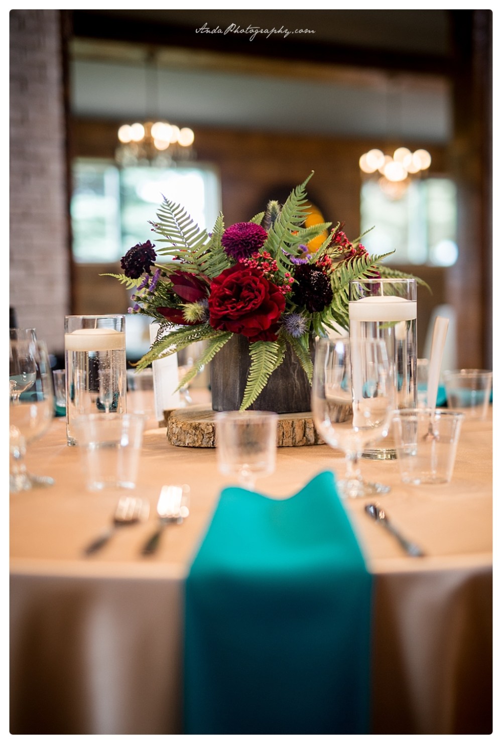 Anda Photography Bellingham wedding photographer Little Log House Pioneer Village Wedding lifestyle wedding photographer Minneapolois Wedding Photographer travel wedding photographer_0048