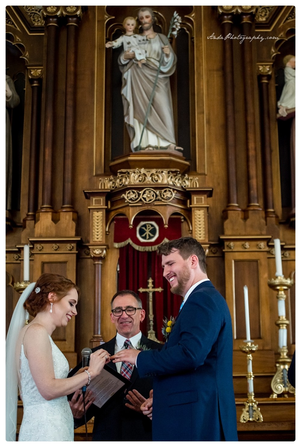 Anda Photography Bellingham wedding photographer Little Log House Pioneer Village Wedding lifestyle wedding photographer Minneapolois Wedding Photographer travel wedding photographer_0040