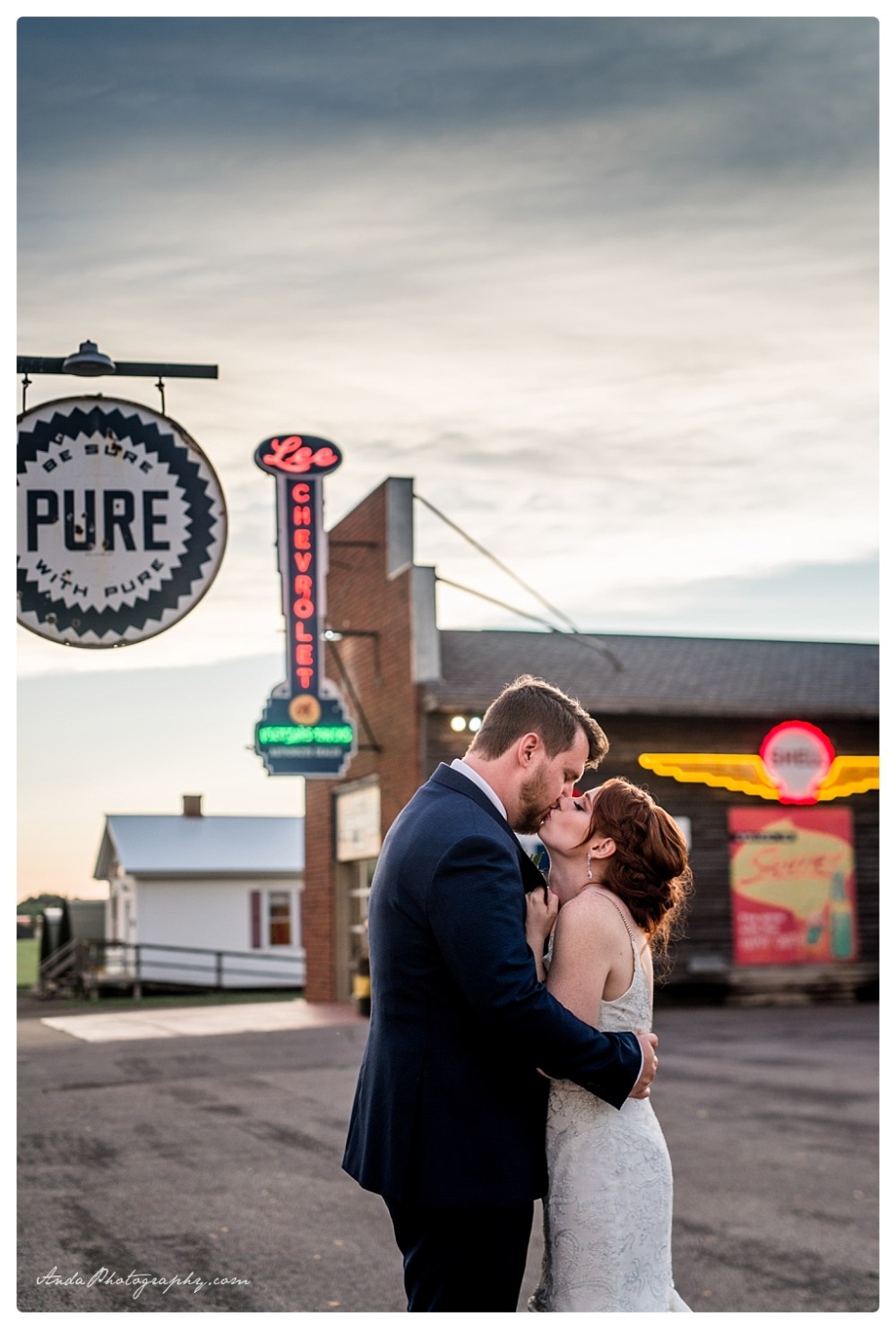 Anda Photography Bellingham wedding photographer Little Log House Pioneer Village Wedding lifestyle wedding photographer Minneapolois Wedding Photographer travel wedding photographer_0080