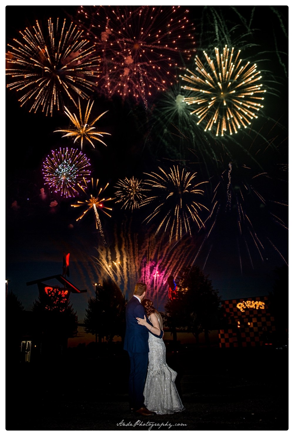 Anda Photography Bellingham wedding photographer Little Log House Pioneer Village Wedding lifestyle wedding photographer Minneapolois Wedding Photographer travel wedding photographer_0092