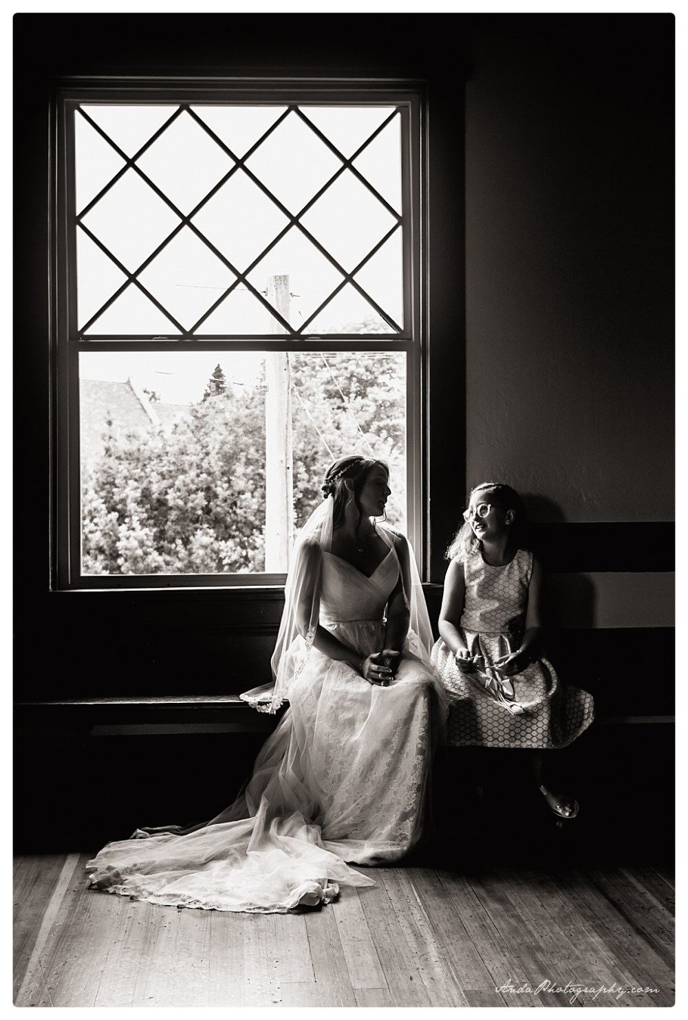Anda Photography Bellingham wedding photographer Broadway Hall Wedding lifestyle wedding photographer Seattle Wedding Photographer_00010c