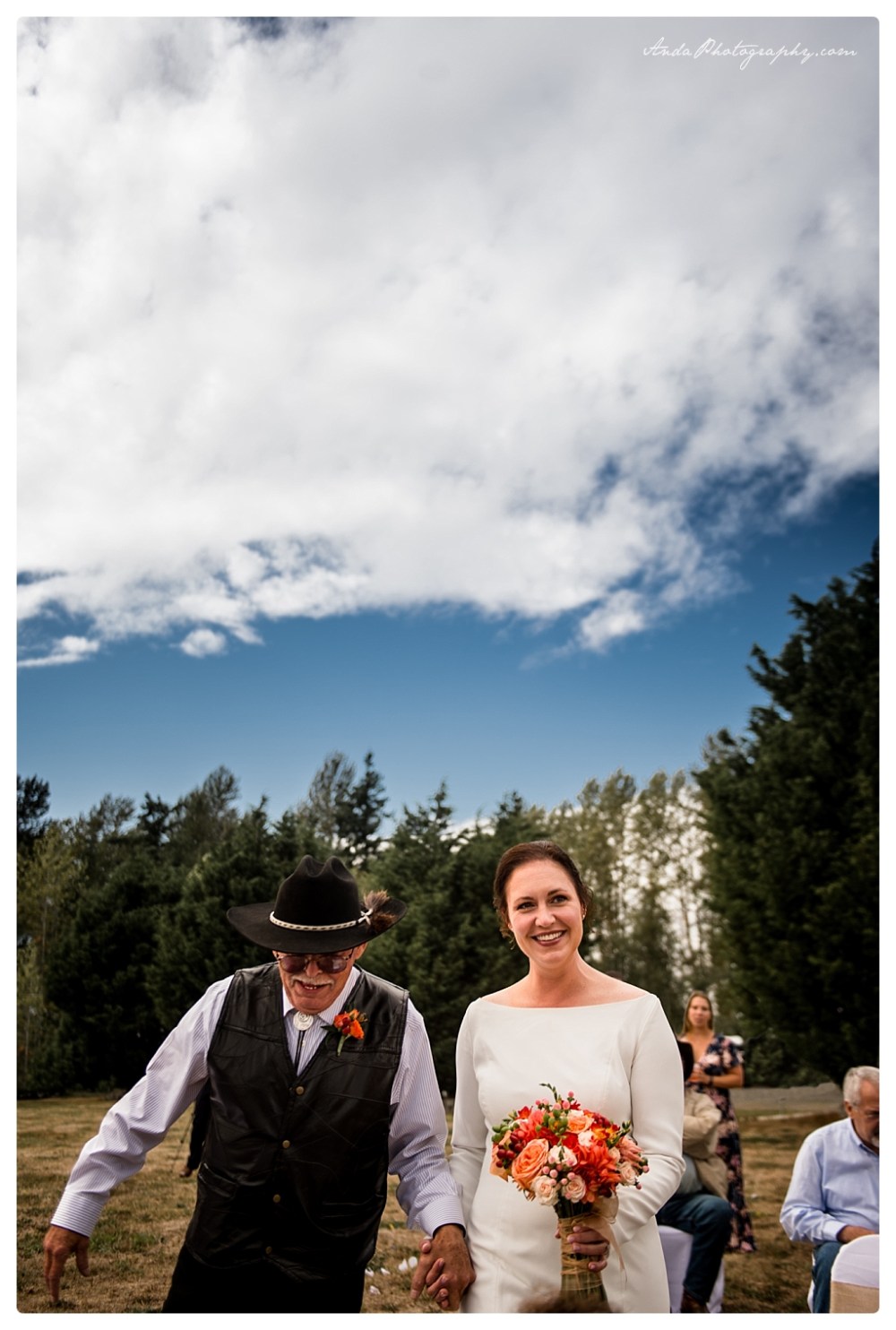 Anda Photography Bellingham wedding photographer backyard Wedding lifestyle wedding photographer Seattle Wedding Photographer_0024