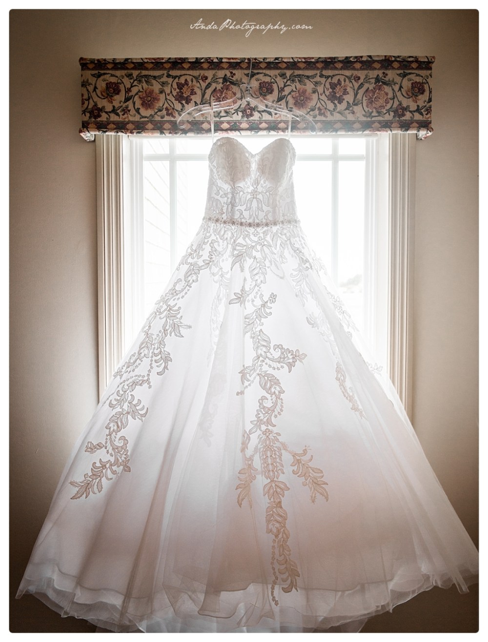 Anda Photography Bellingham wedding photographer Bellingham Yacht Club Wedding lifestyle wedding photographer Seattle Wedding Photographer_0001