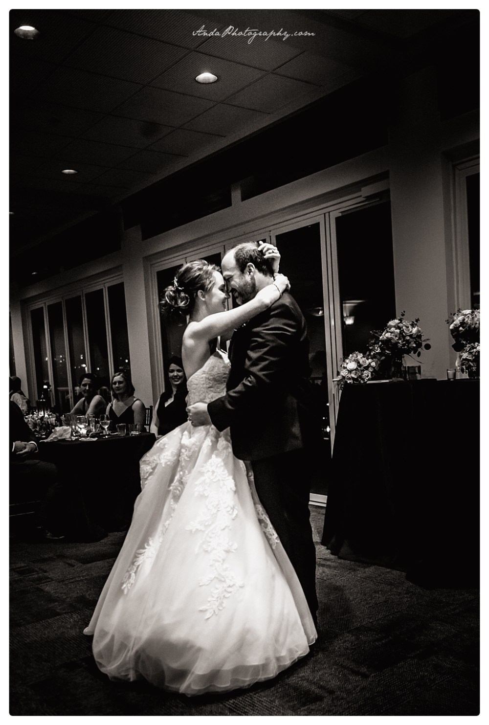 Anda Photography Bellingham wedding photographer Bellingham Yacht Club Wedding lifestyle wedding photographer Seattle Wedding Photographer_0064